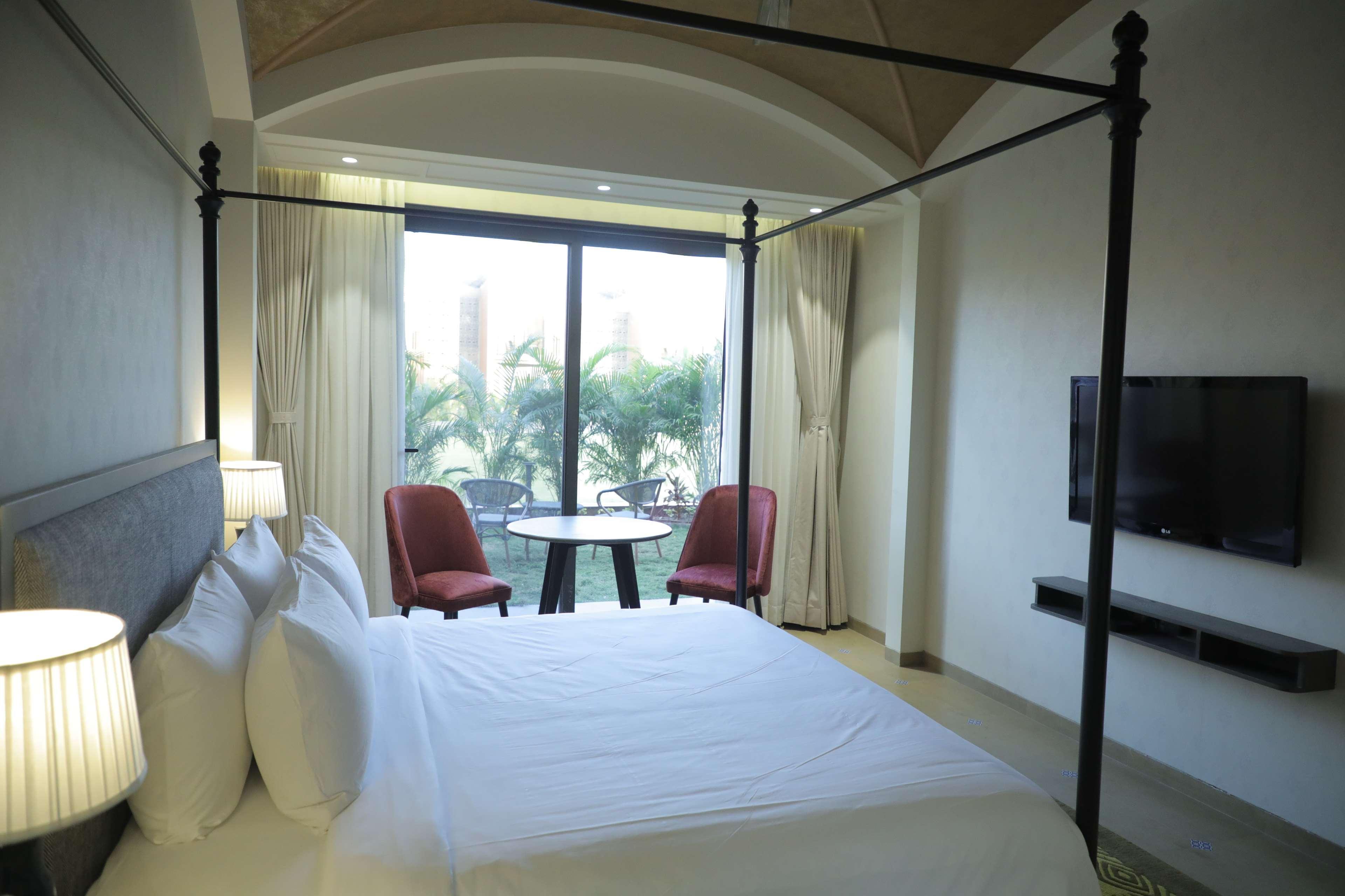 Radisson Resort & Spa Kandla Gāndhīdhām Dış mekan fotoğraf