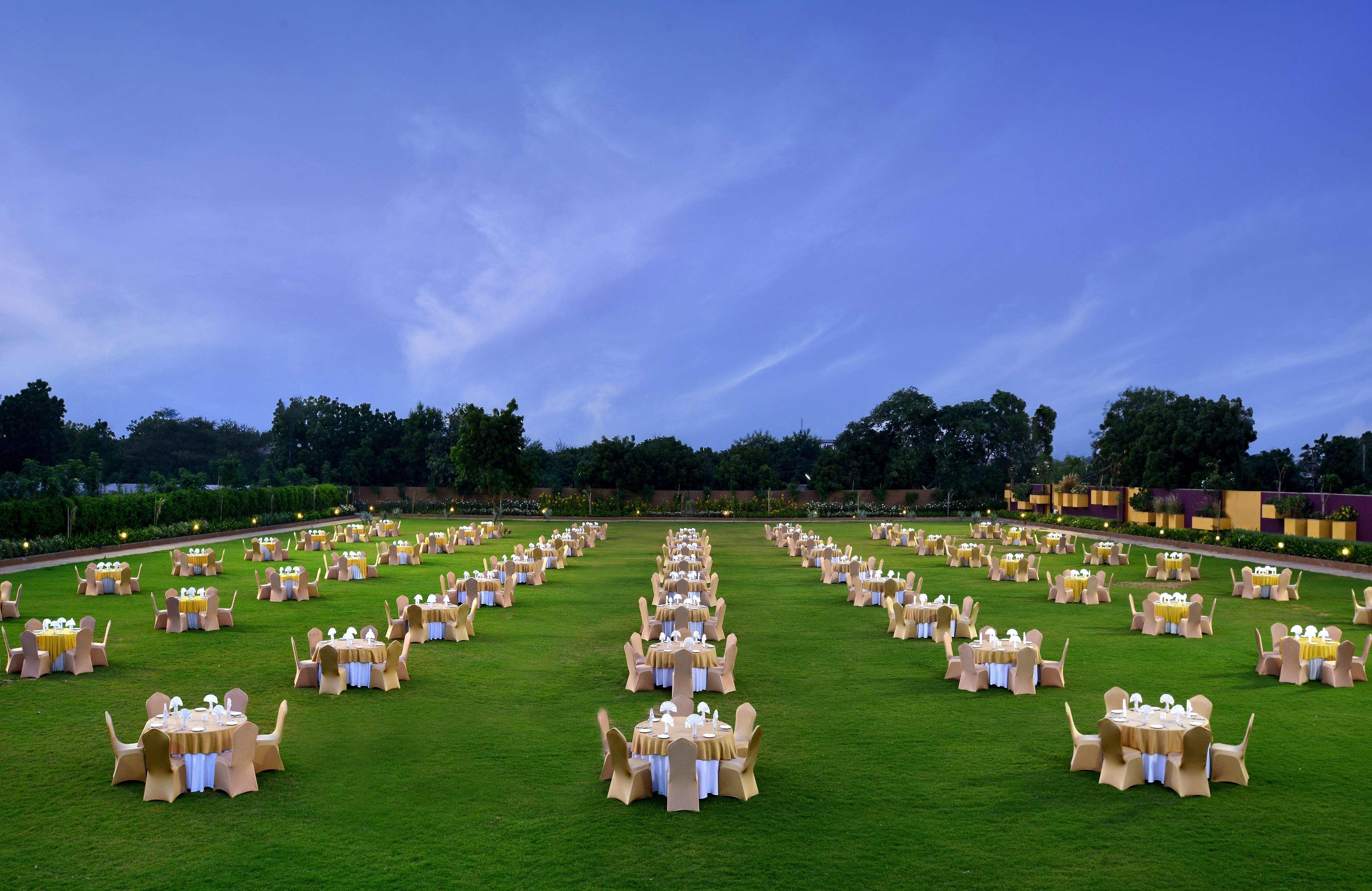 Radisson Resort & Spa Kandla Gāndhīdhām Dış mekan fotoğraf