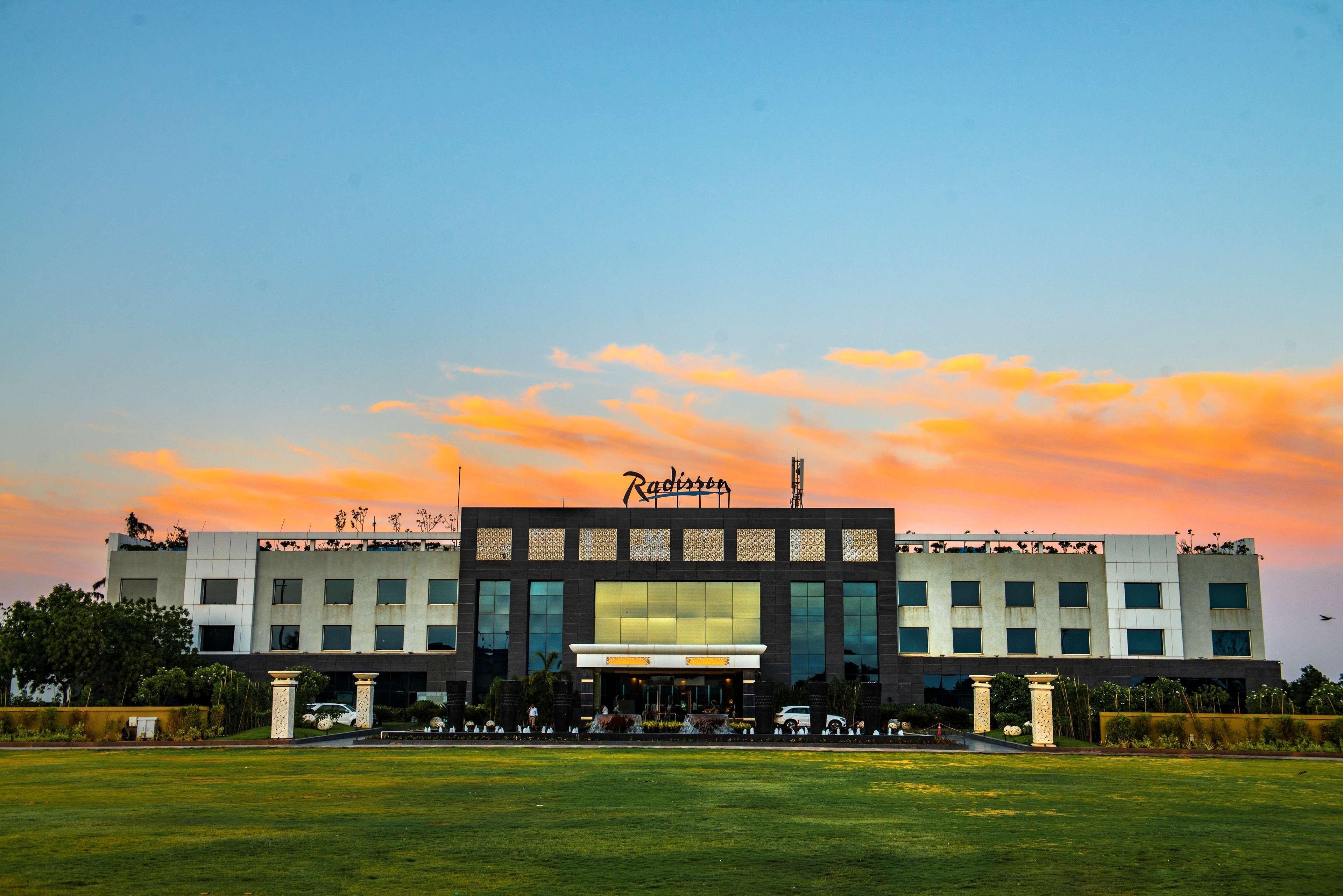 Radisson Resort & Spa Kandla Gāndhīdhām Dış mekan fotoğraf